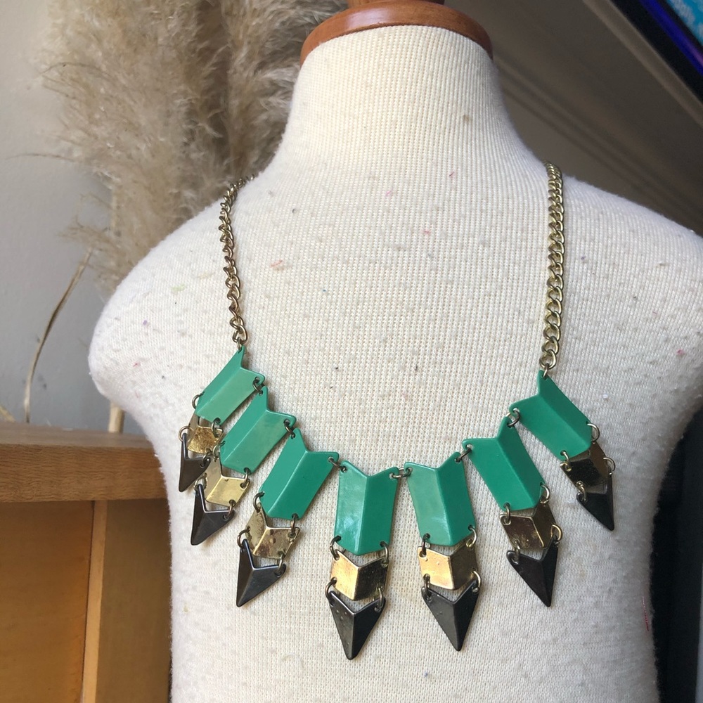 3/$10 Green Arrow Statement Necklace